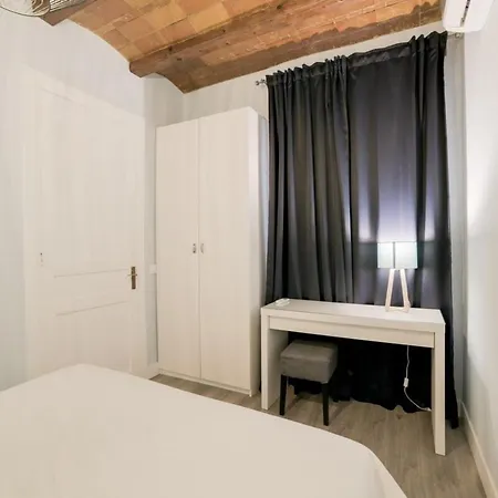 Modern & Chic 2 Bed Apt In Lesseps Apartment