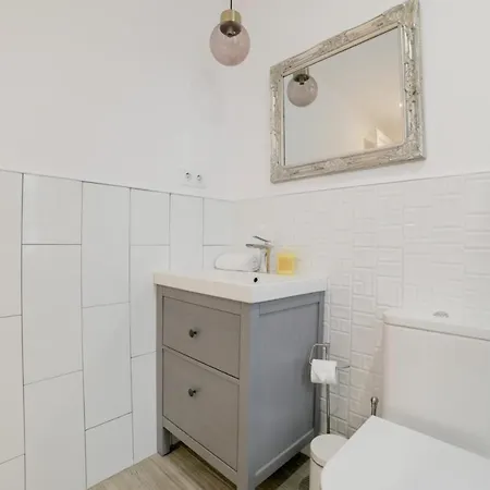 Modern & Chic 2 Bed Apt In Lesseps